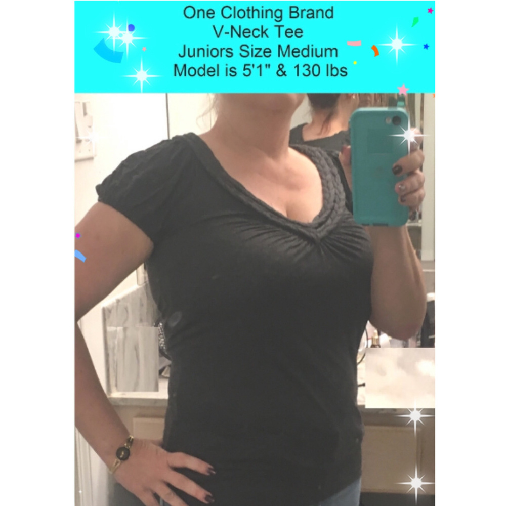 ⚜️ NWT Jrs Charcoal V-Neck Tee (SIZE: Med)